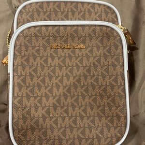 Small shoulder bag